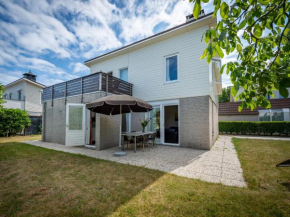 Bungalow near Oosterschelde Beach